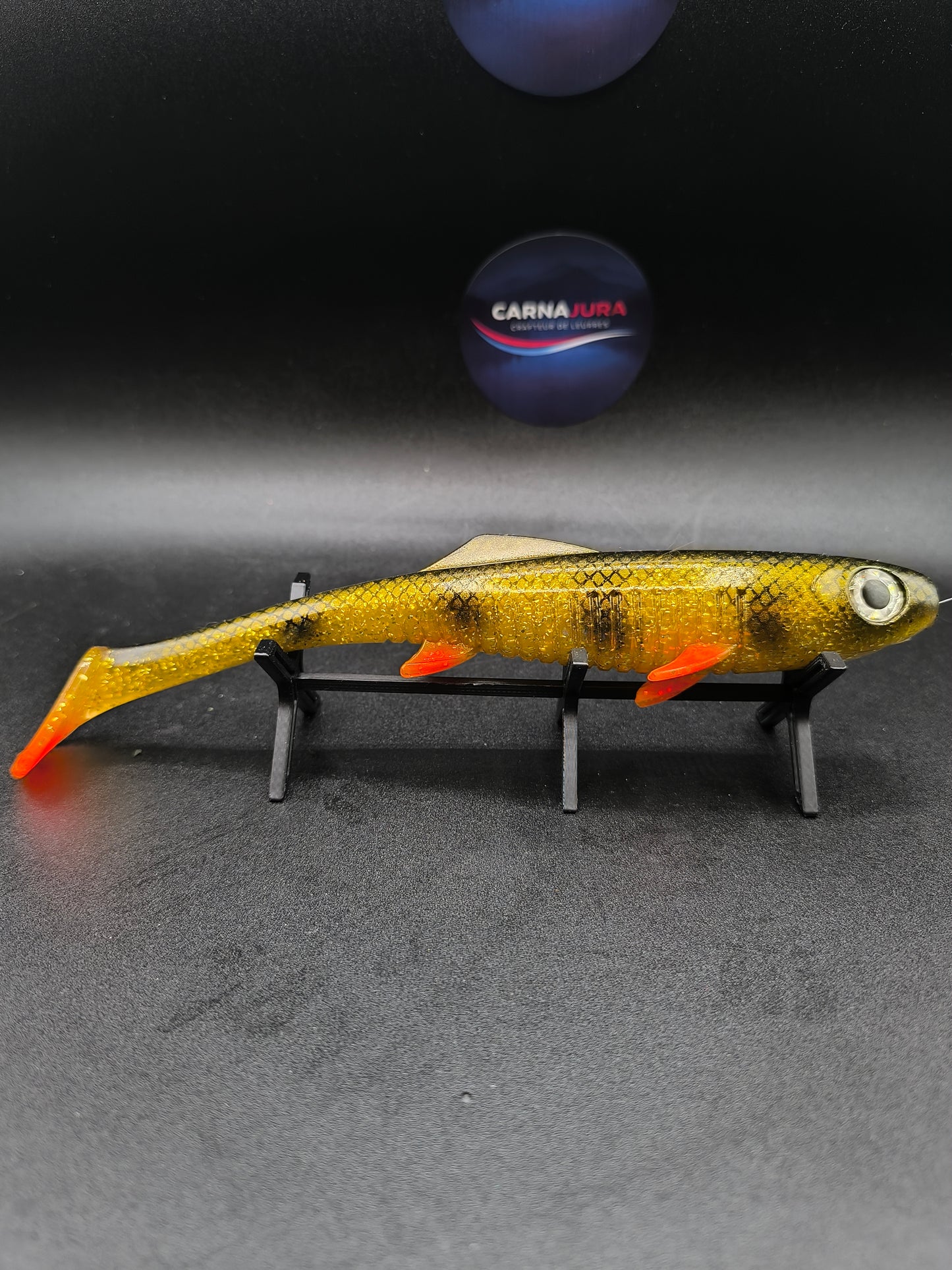 Carnashad 200 Golden Perch, leurre souple shad 20 cm coloris naturel pour la pêche du brochet en eau claire.