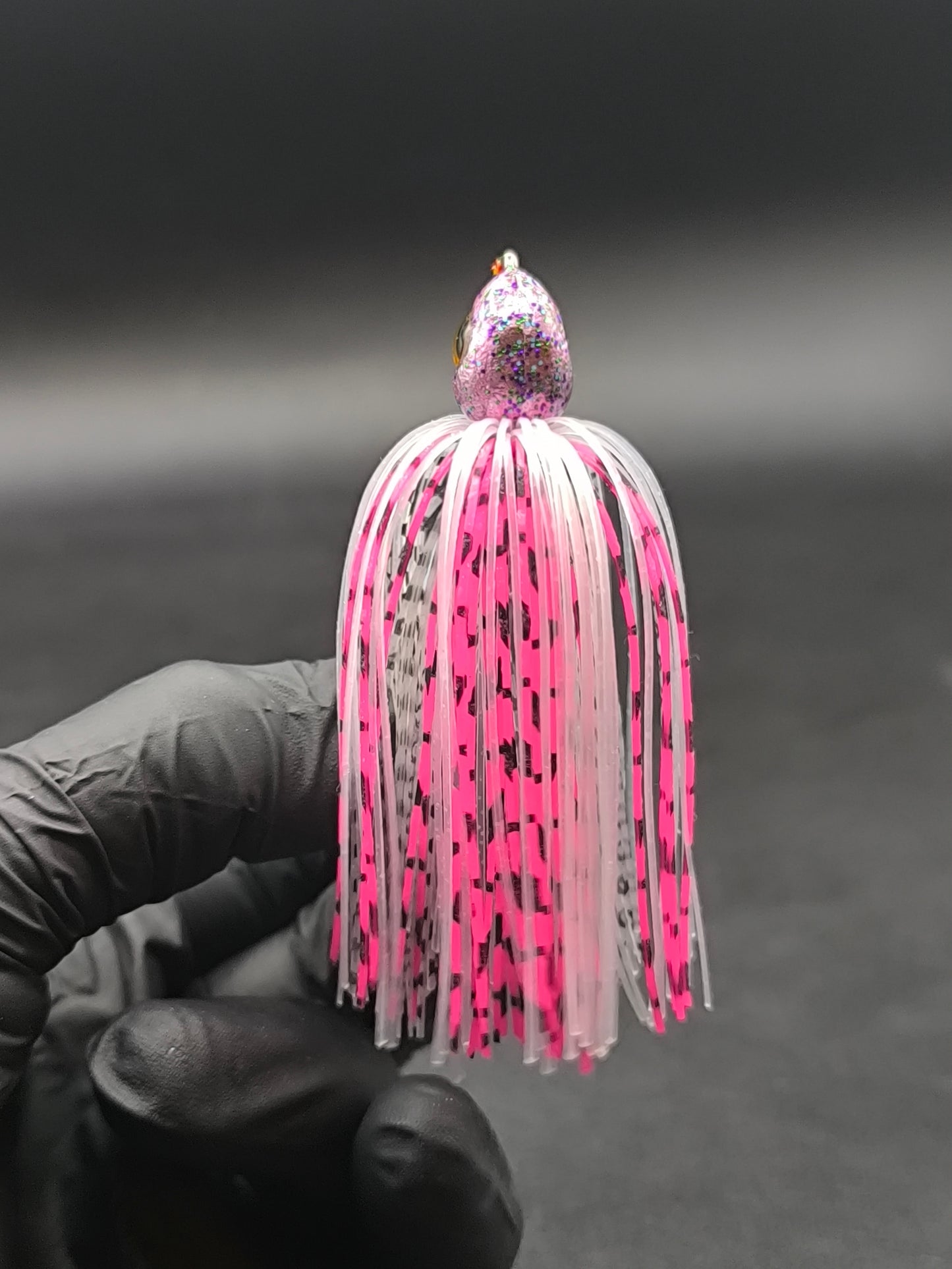 Hybrid Swim Jig Carnajura Pink Candy pour la pêche du brochet et du black bass, jig nageur coloris attractif idéal en eau teintée.