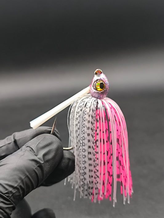 Hybrid Swim Jig Carnajura Pink Candy pour la pêche du brochet et du black bass, jig nageur coloris attractif idéal en eau teintée.