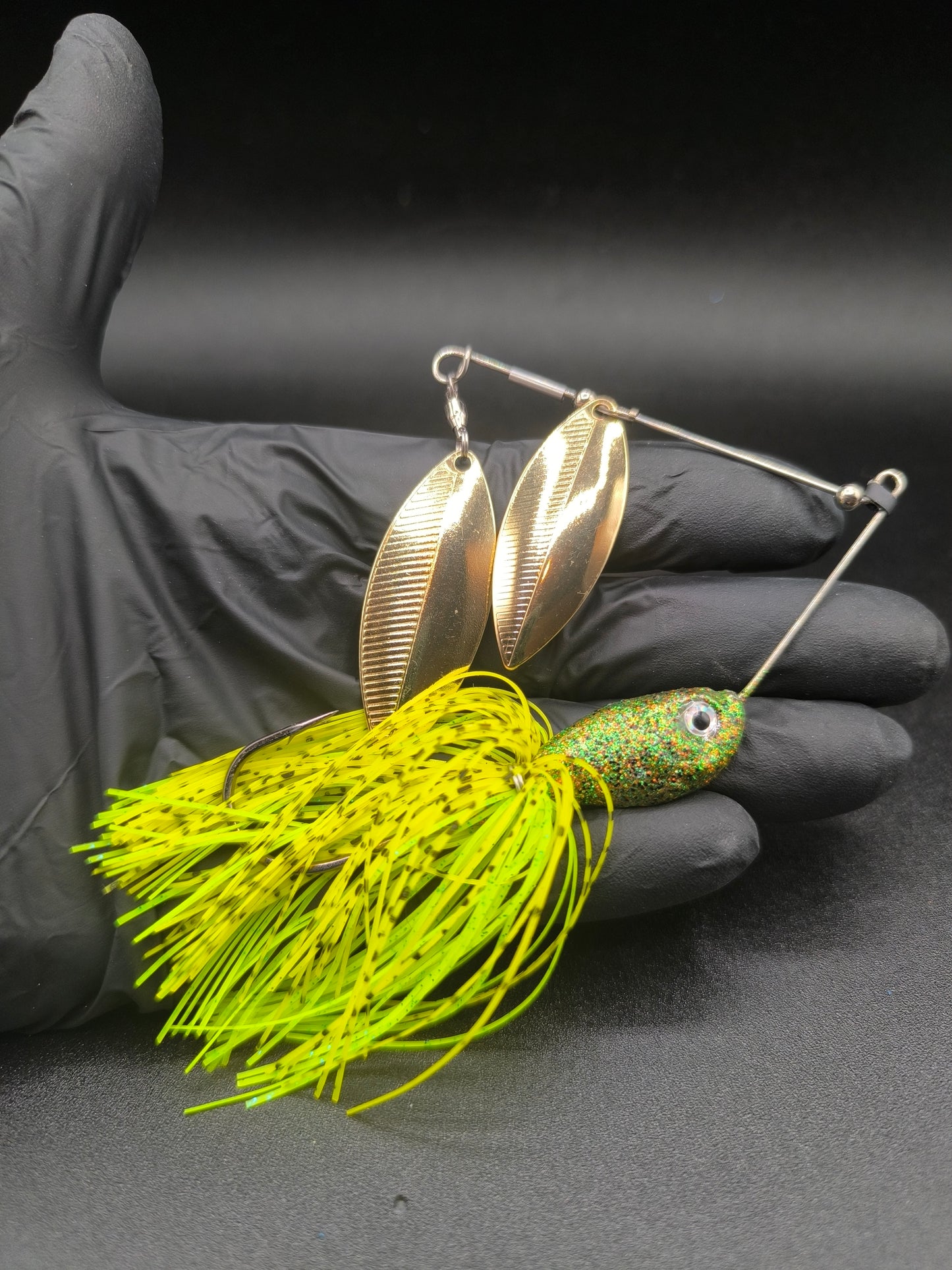 Spinnerbait Minnow Carnajura Star Green pour la pêche du brochet, leurre vibrant avec coloris naturel vert discret idéal en eau claire.