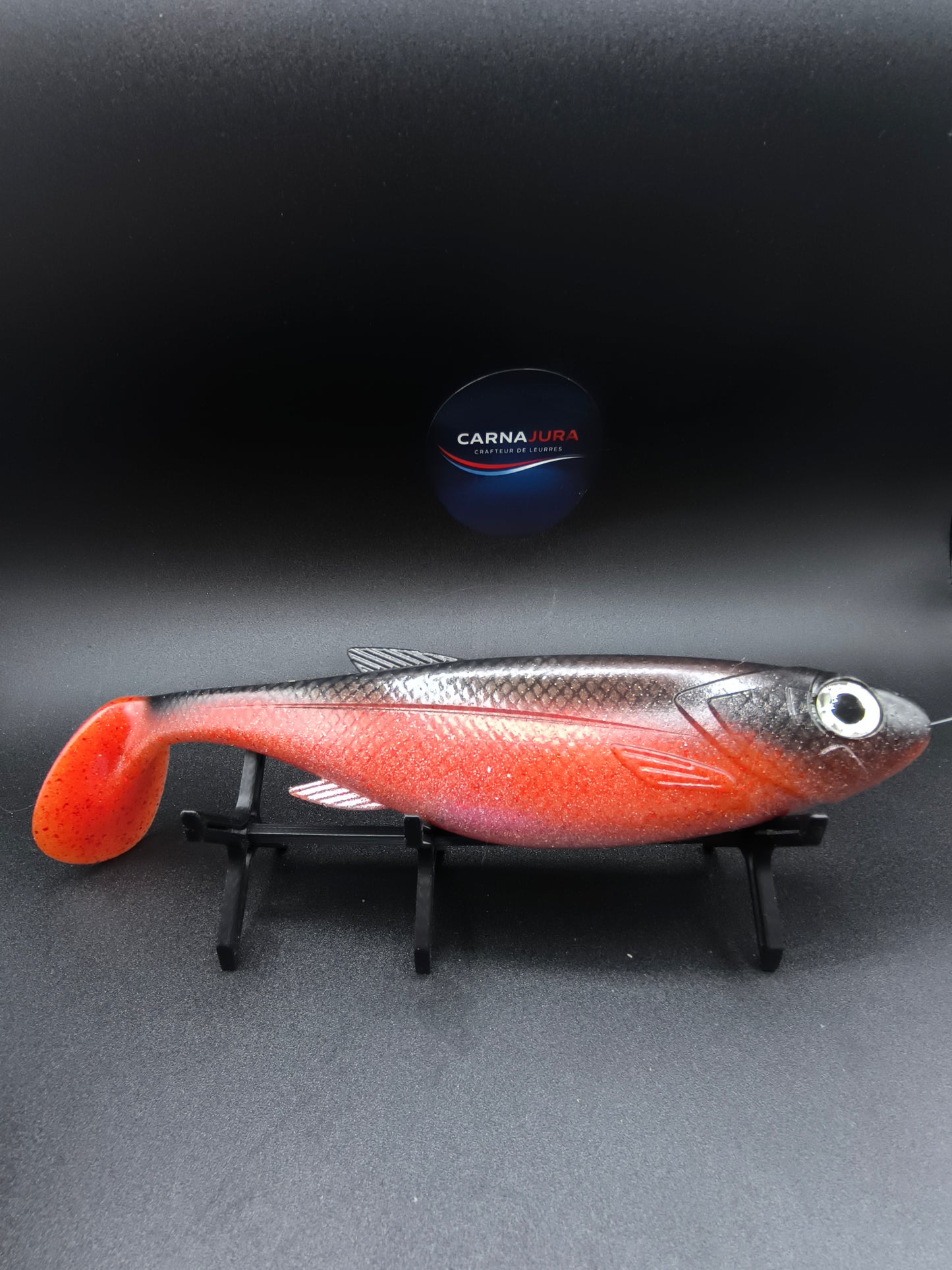 T-REX 250 Fire Black, leurre souple big bait 25 cm pour la pêche du brochet avec coloris contrasté et vibrations puissantes en eau teintée.
