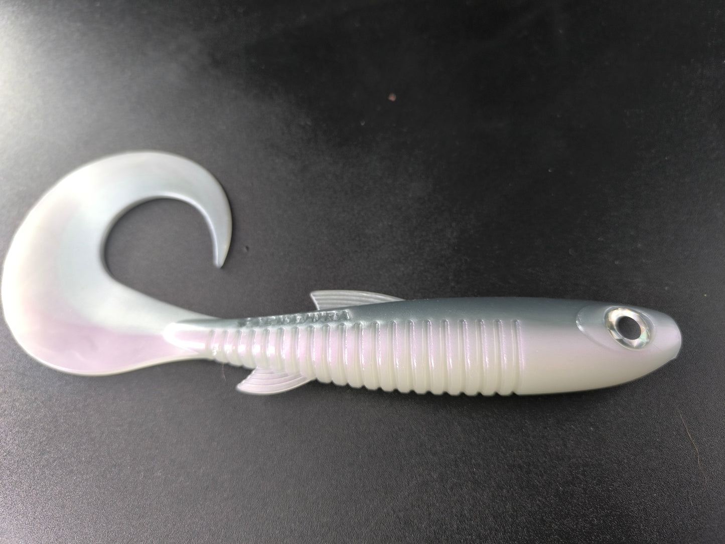 Leurre souple Carna Grub 250 grey Carnajura 25 cm 85 g brochet sandre coloris naturel