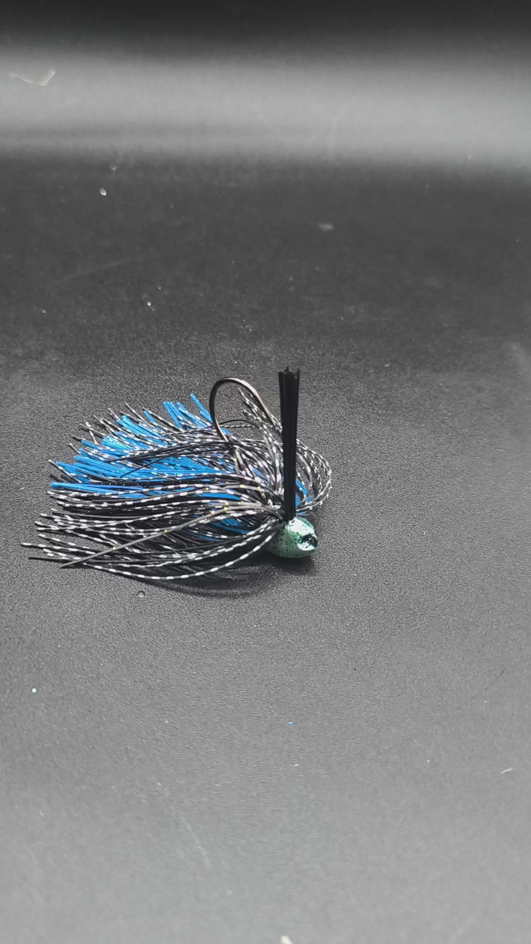 Stand up brush jig Carnajura black blue lobster anti herbe 10g 14g hameçon Mustad