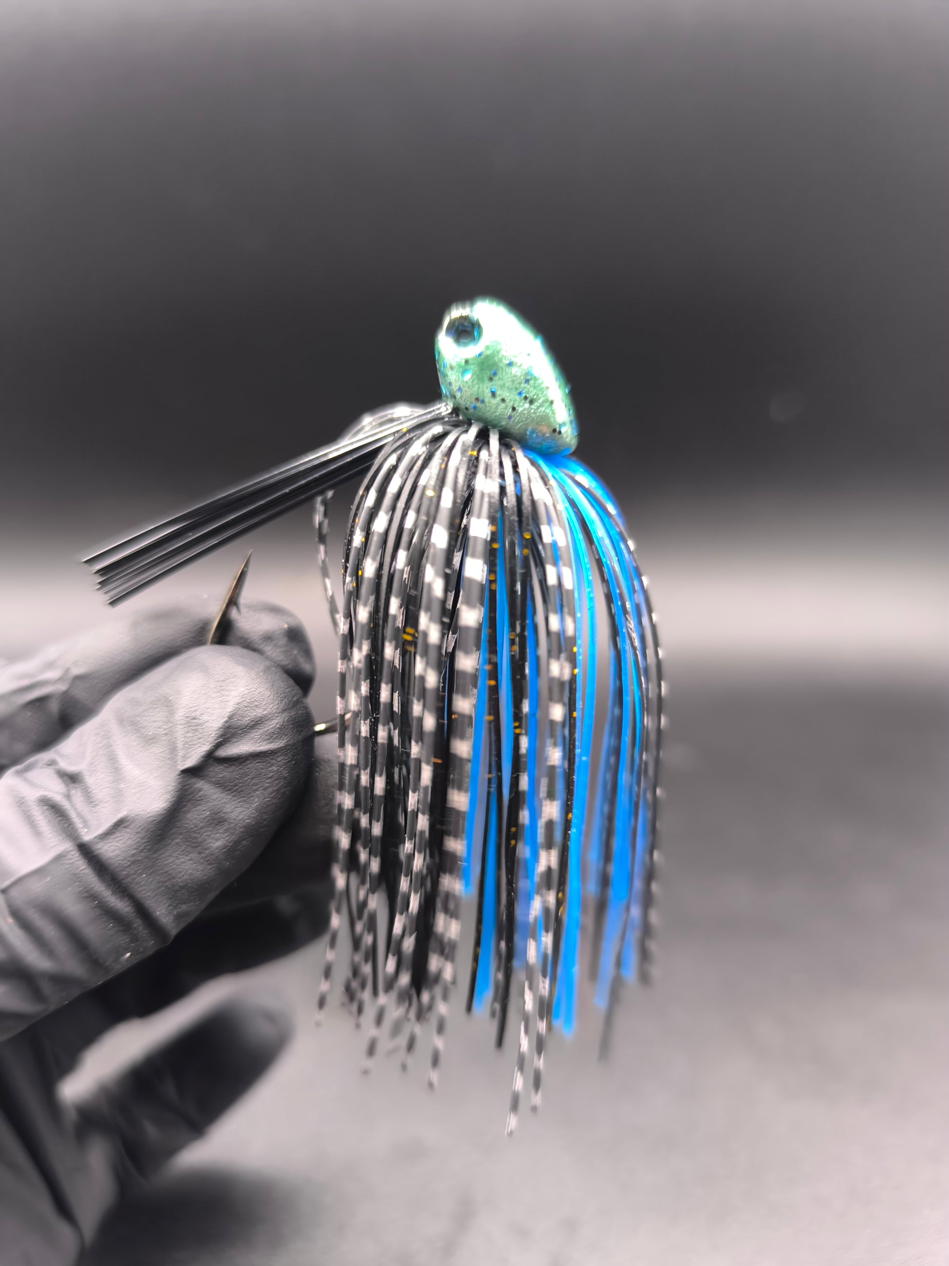 Brush jig black blue lobster Carnajura pêche bois noyé herbiers anti herbe
